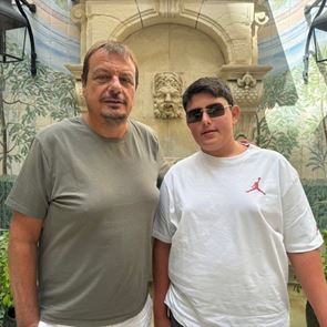 Ο γιος του Αταμάν έγινε Youtuber και μάς ξεναγεί στο νέο ΟΑΚΑ (video