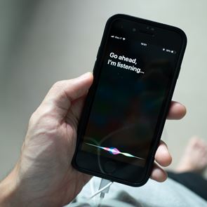 Η Apple θέλει να μετατρέψει τη Siri σε ChatGPT