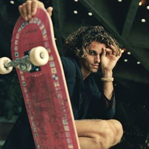 Ο "βασιλιάς" του Instagram Jay Alvarrez