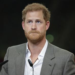 H ασέβεια του πρίγκιπα Harry προς τον βασιλιά Κάρολο