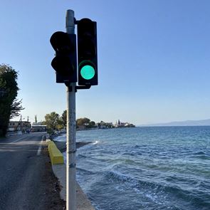 Πού βρίσκεται το πιο αργό φανάρι στην Ελλάδα που κρατάει 7 λεπτά