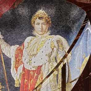 Η νέα μπουτίκ Dolce & Gabbana στο Παρίσι κάνει βουτιά στην εποχή του Ναπολέοντα