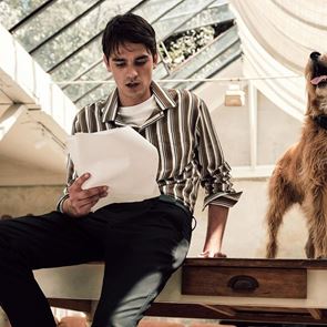 Ο γιος του Alain Delon πρωταγωνιστεί στo νέo Mango Man editorial