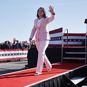 Η αμφιλεγόμενη περίπτωση της Tulsi Gabbard, της νέας επικεφαλής των μυστικών υπηρεσιών στις ΗΠΑ