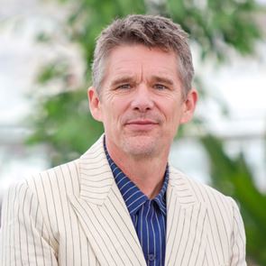 Τι στο καλό κάνει ο Ethan Hawke στο βίντεο κλιπ της Taylor Swift