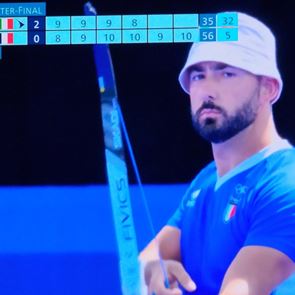 Σε άλλα νέα, ο Eminem έχει σωσία, είναι <em>Ιταλός</em> τοξοβόλος και αγωνίζεται στους Ολυμπιακούς Αγώνες