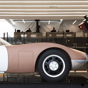 Στα μυστικά δωμάτια όπου γεννιούνται οι Lexus