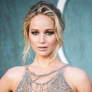 Η ακομπλεξάριστη Jennifer Lawrence