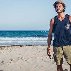 #SummerFavorites | To σετ t-shirt - μαγιό που θα φοράς όλη μέρα στο <em>νησί</em>