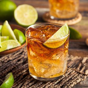 Το cocktail με τα 26 υλικά θυμίζει σιρόπι για το βήχα