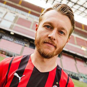 Το περιβραχιόνιο του αρχηγού της Μίλαν περιμένει τον Simon Kjaer