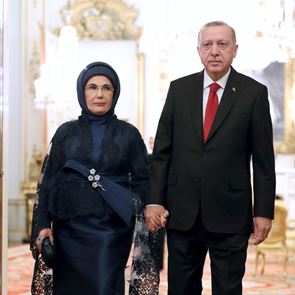 Ο Erdogan χτίζει νέα ανάκτορα, η τουρκική λίρα βυθίζεται