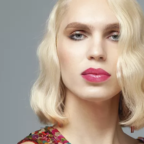 #HairHasNoGender: Η Καίτη Γραμμά μοιράζεται τη δική της ιστορία πίσω από τα λαμπερά, ξανθά <em>μαλλιά</em> της
