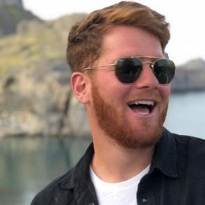 Σε άλλα νέα, ο Τζέιμς Καφετζής πετσοκόβει ξανά Survivor και ΣΚΑΪ