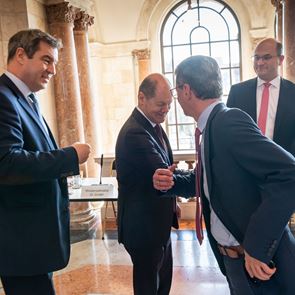 Γιατί αποδοκιμάστηκε ο Olaf Scholz στη <em>Γερμανία</em>;