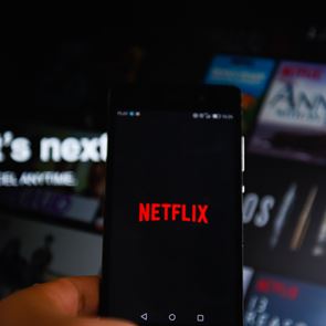 Το <em>Netflix</em> θα αυξήσει τις τιμές των συνδρομών του στις ΗΠΑ