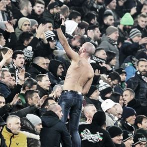 <em>Κορονοϊός</em> εναντίον Ultras