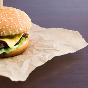 Η συνταγή για το πιο μυθικό αμερικάνικο burger
