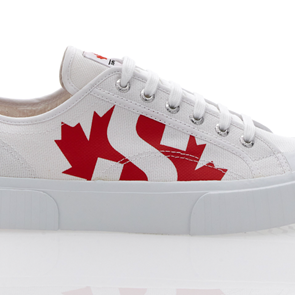 Η Dsquared2 ενώνει τις δυνάμεις της με την Superga