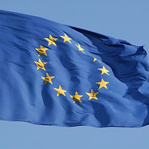 Γιατί η Ε.Ε. δεν αποκαλύπτει τις τιμές των <em>εμβολίων</em> του κορονοϊού