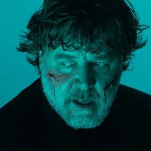 O Russell Crowe κάνει τον εξορκιστή για 2η φορά μέσα σε έναν χρόνο και κάπως ανησυχούμε για αυτόν