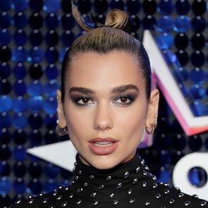 Η Dua Lipa παίζει μπάλα στο FIFA 21