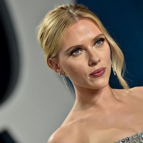 Η Scarlet Johansson και ο πρωταγωνιστής της <em>Marvel</em> που θα επέλεγε για babysitter