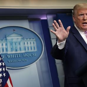Ο Donald Trump απειλεί τον επιδημιολόγο Anthony Fauci