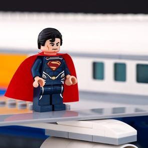 Δεν πρέπει να χάσεις με τίποτα τη LEGO εκδοχή του trailer για τη νέα ταινία Superman