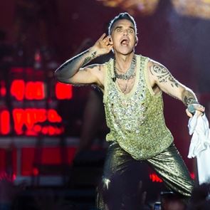 Ο Robbie Williams κάνει στριπτίζ στο <em>ντοκιμαντέρ</em> για τη ζωή του στο Netflix