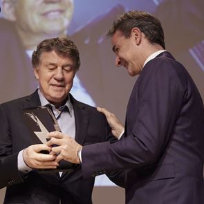 Ο Κυριάκος Μητσοτάκης βράβευσε τον Ότο Ρεχάγκελ