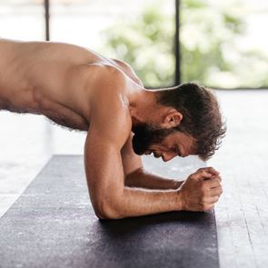 Όσα πραγματικά συμβαίνουν όταν προπονείσαι για six-pack