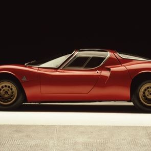 Δέος και μόνο για τη θεότητα της αυτοκίνησης, Alfa Romeo 33 Stradale