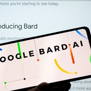 Πώς να αξιοποιήσεις το AI chatbot της <em>Google</em> για να τακτοποιήσεις τα email σου