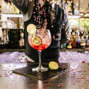 Στην Athens Bar Week, τα καλύτερα <em>μπαρ</em> του κόσμου καταλαμβάνουν την Αθήνα