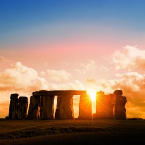 Το ηλιοβασίλεμα του Stonehenge της Αγγλίας σε live μετάδοση