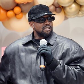 Σε άλλα νέα, ο Kanye West θα μετατρέψει όλα του τα σπίτια σε εκκλησίες