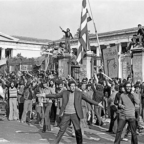 <em>Όλη</em> νύχτα εδώ: 84 προφορικές μαρτυρίες ρίχνουν φως στο Πολυτεχνείο