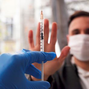 Τα νέα, σκληρά μέτρα για τους ανεμβολίαστους