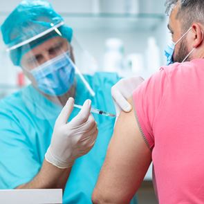 Διαθέσιμα όλα τα <em>εμβόλια</em> για τις ηλικίες 30-34
