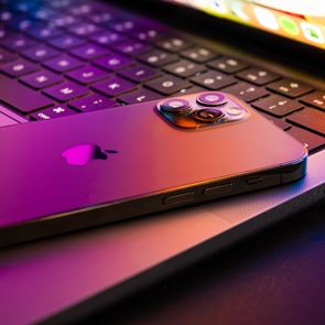 Ίσως δούμε στα νέα iPhone την τεχνητή νοημοσύνη της <em>Google</em>