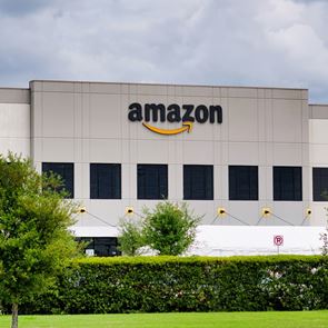 Amazon, <em>Google</em> και Duolingo προχωρούν σε εκατοντάδες απολύσεις