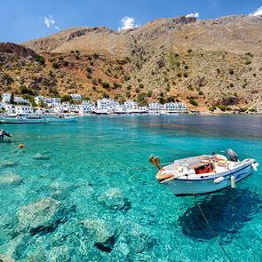 3 ελληνικά νησιά για φέτος το καλοκαίρι σύμφωνα με διεθνές τουριστικό περιοδικό