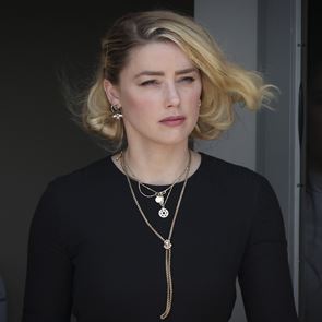 Η Amber Heard αποφάσισε να συμβιβαστεί στη δικαστική διαμάχη με τον Johnny Depp