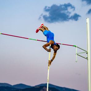 Manolo: Tο mini documentary για τον Εμμανουήλ Καραλή