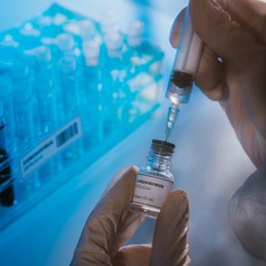 Δεύτερες σκέψεις για το <em>εμβόλιο</em> Johnson & Johnson στις ΗΠΑ
