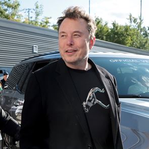 O Elon Musk δίνει 47 δολάρια σε όσους μαζεύουν υπογραφές υπέρ της οπλοκατοχής
