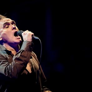 Ο Morrissey 'πάγωσε' την περιοδεία του -Τον απείλησαν ότι 'θα προσπαθήσουν να τον πυροβολήσουν