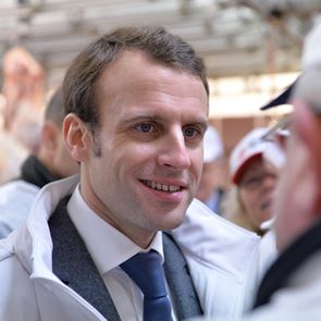 Emmanuel Macron: Παίζει μπάλα με Desailly, Wenger & Karembeu