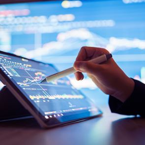 Η άφιξη του Yolo Economy στην Ελλάδα είναι γεγονός